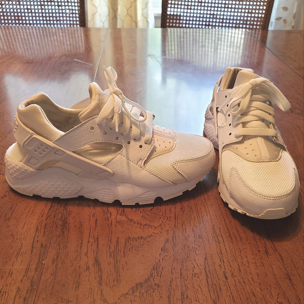 Nike Huarache 'White', Size 5.5y